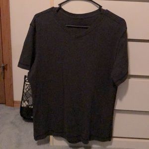 Men’s M Lulu V Neck